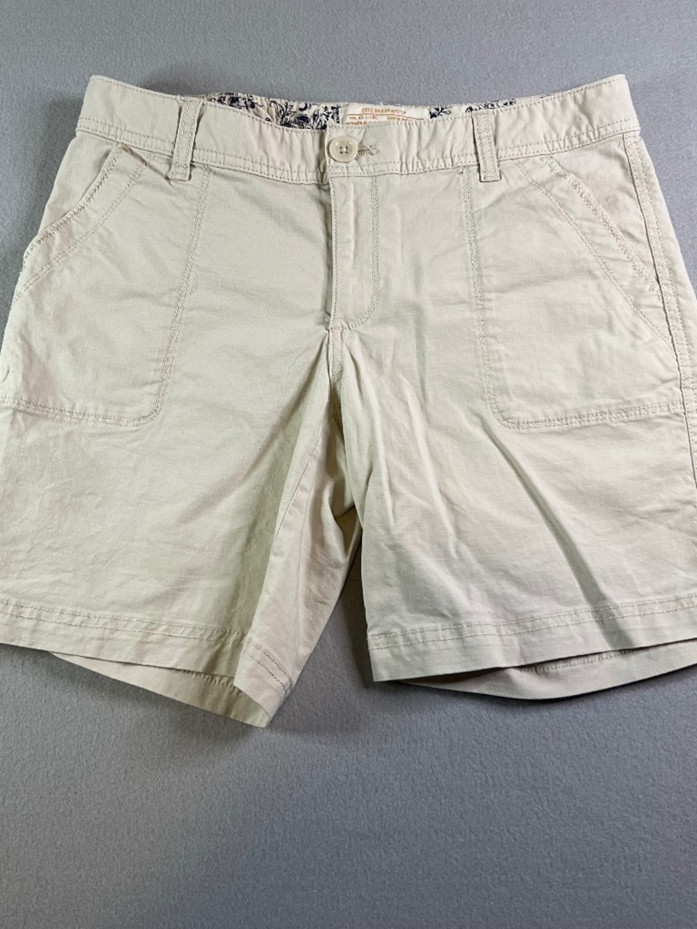 Eddie Bauer Khaki Rip Shop Utility Front Patch Pockets Women's Size 2. Button